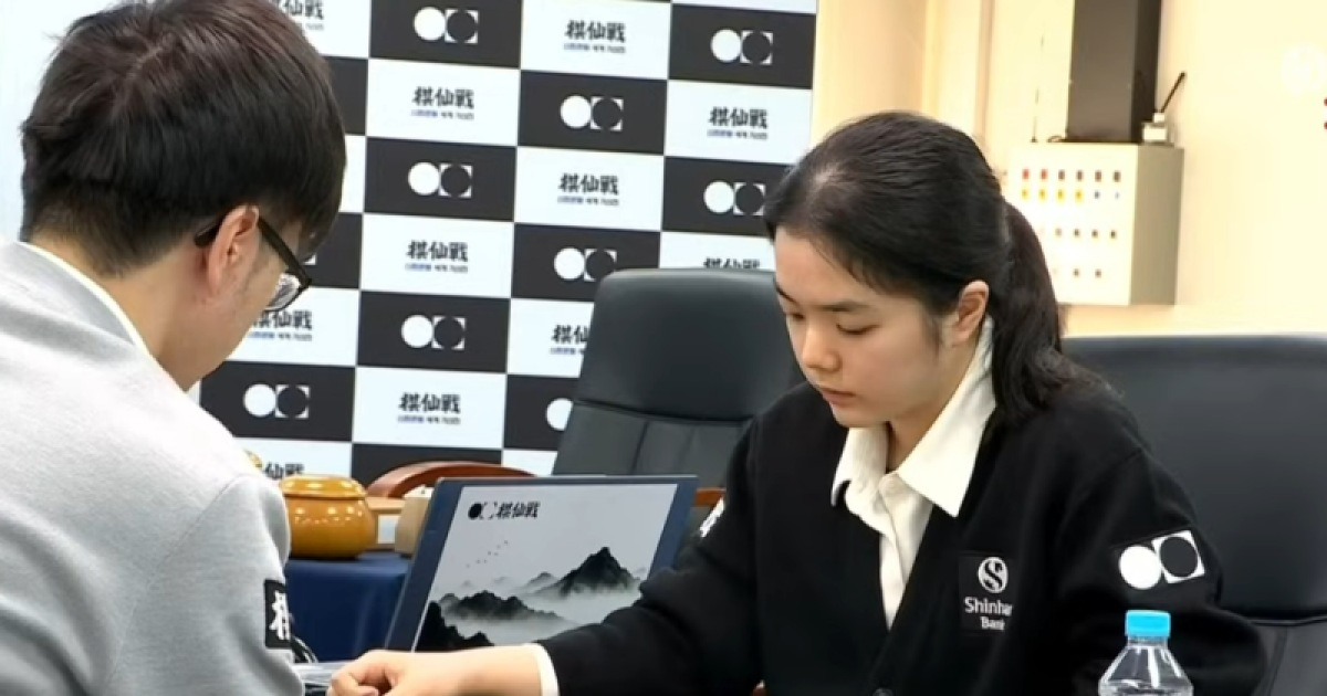 기선전 와일드카드 ‘천재 바둑 소녀’ 스미레, 日쉬자위안 꺾고 16강…한국 오전 대국 4전 4승 신바람(종합)