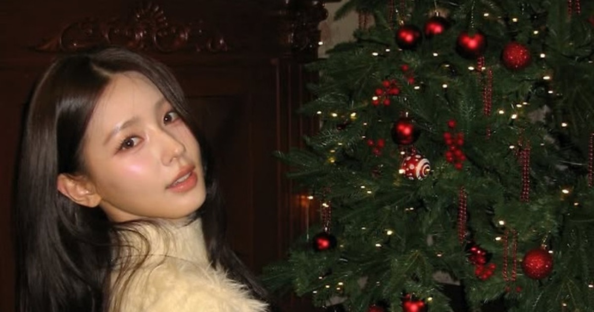 아이들 미연, 크리스마스 트리보다 반짝이는 미모