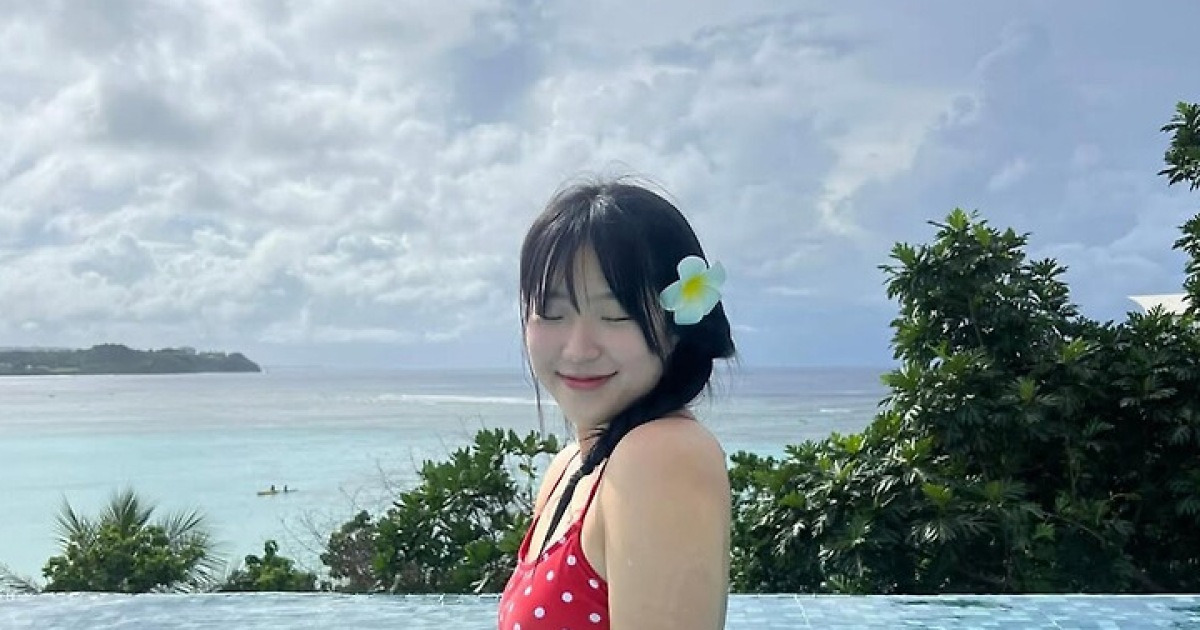 ‘삐약이’ 신유빈, 이런 반전 매력까지? 크리스마스 팬서비스 눈길...청순 자태 뽐냈다