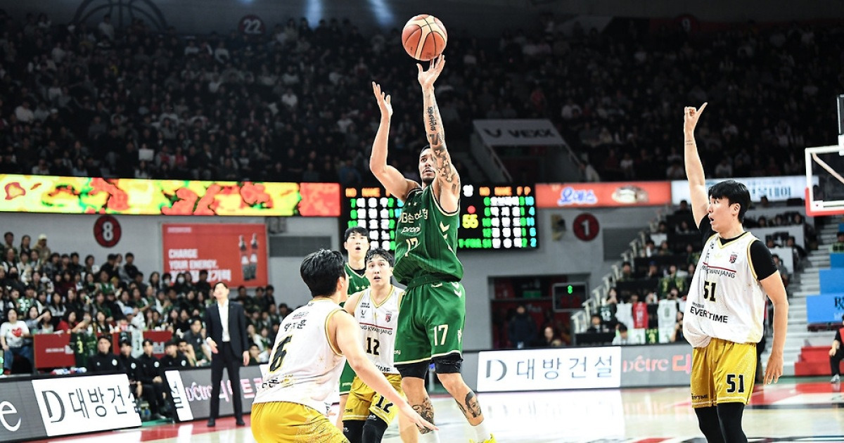 '알바노 쐐기포' 프로농구 DB, 정관장 격파…'해피 크리스마스!'(종합)
