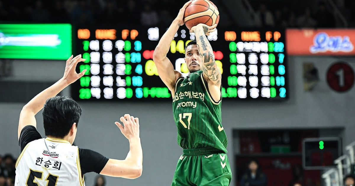 결정적 턴오버 '쐐기 3점포'로 만회…DB '승리의 산타' 알바노