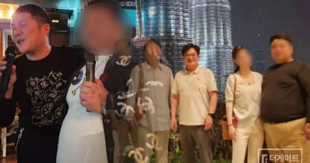 [단독] ‘조세호 방송 하차’ 부른 조폭, 김포시장 사진 속 인물과 동일인…“김포FC VIP석에도 나타났다”