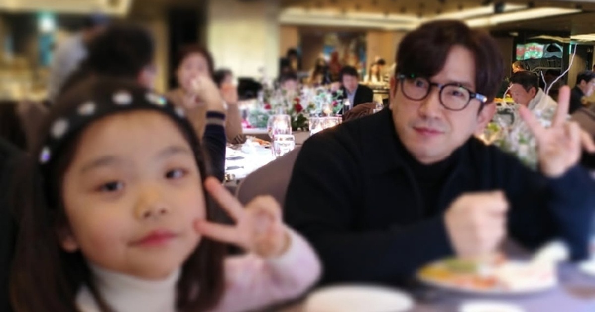 ‘3월 결혼’ 이민우, 6살 딸과 보낸 특별한 성탄절...“붕어빵 부녀”