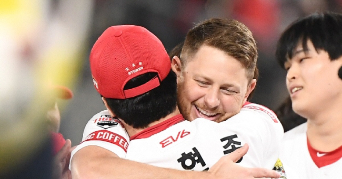 "KIA행 제안 끔찍했는데, 재계약 기다렸다" KBO 떠나 ML 9승 대반전…그런데 버림받는다고?