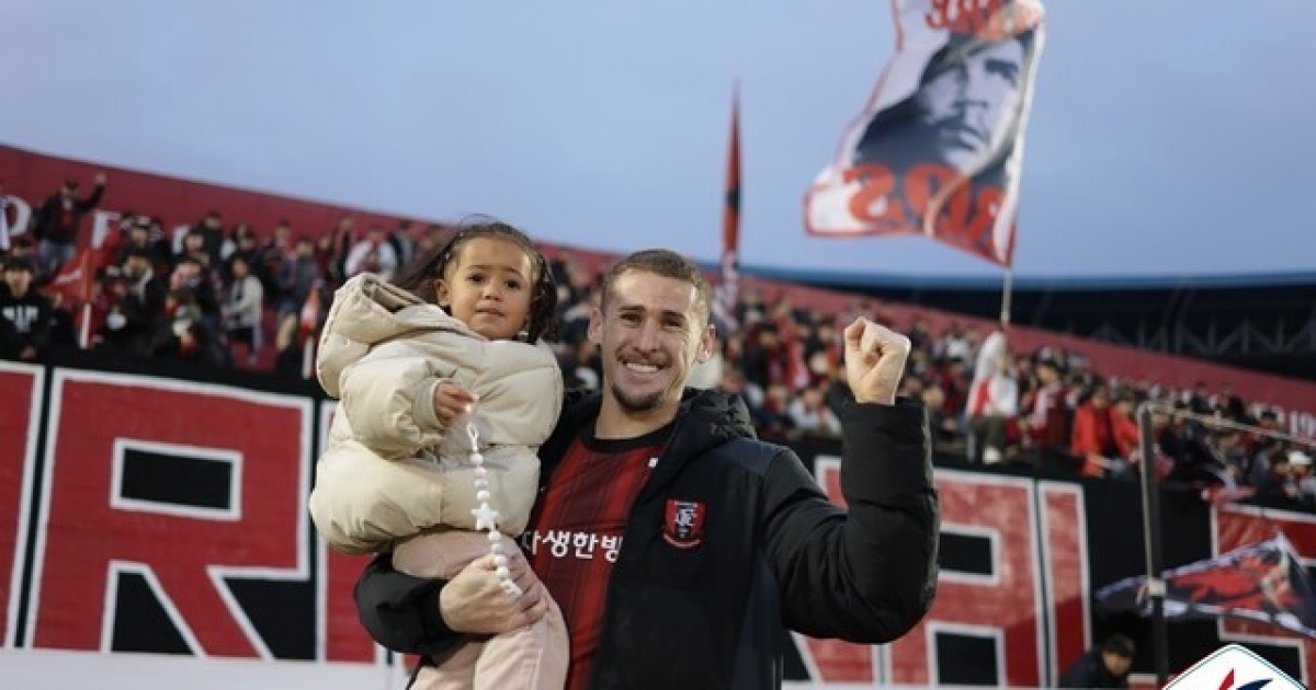 [오피셜] '승격팀' 부천, 천군만마 얻었다... '2자리수 공격포인트' 갈레고와 1년 계약 연장