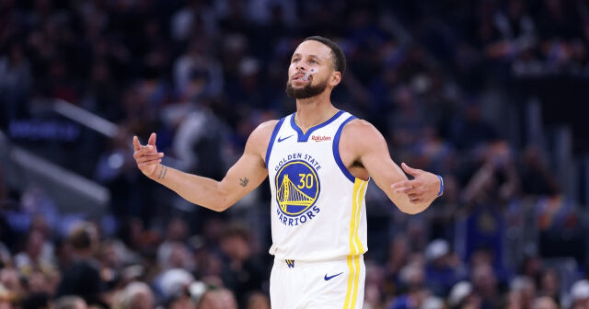 3점슛 성공률 20% 그쳤지만, 그래도 커리는 커리! 23득점+자유투 100%→GSW 3연승 견인