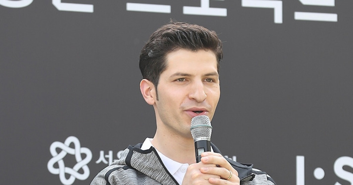 "손흥민 동상 건립?" 伊 방송인 알베르토 몬디 소신 발언 "토트넘 역사상 없었던 일들, SON이 다 만들었어"