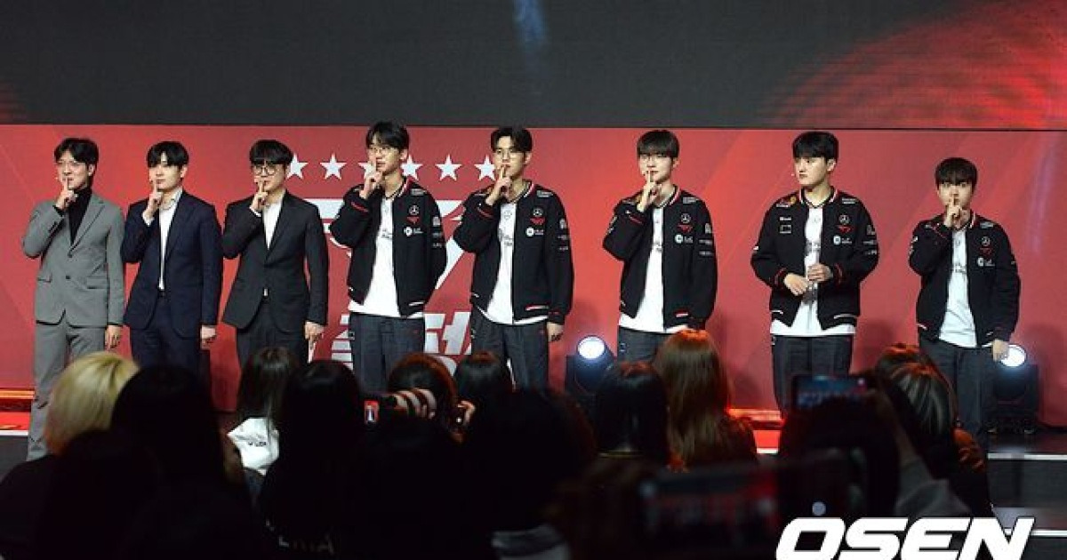 "내년에도 우승할께요"...T1, '도오페페케' 2026시즌 출정식