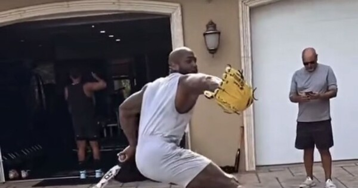 '이거 완전 반칙이네' 헤비급 챔피언이 ML 투수로 전향? '170km+ERA 1.17' 괴력 회춘 → 보스턴 '미친 도박' 대성공