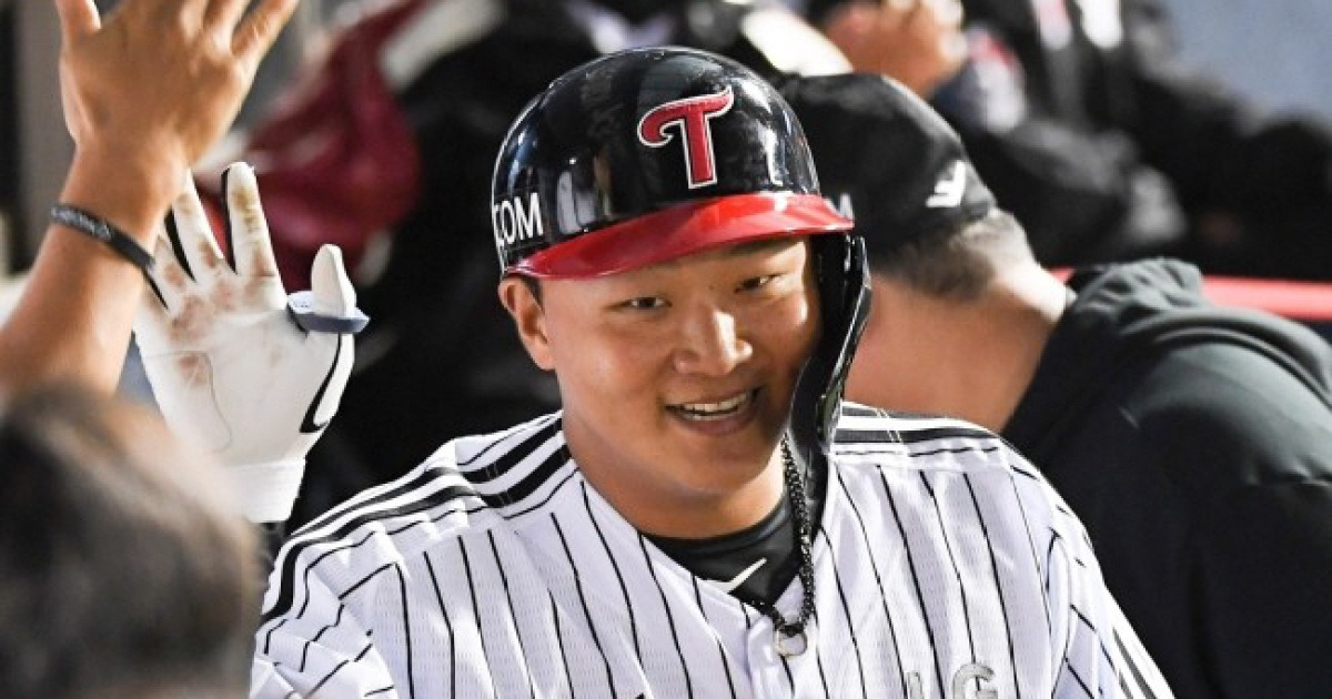 친구는 벌써 100억 FA인데... 이제야 1군 풀타임 기회 얻은 거포 유망주. 증명해야 된다