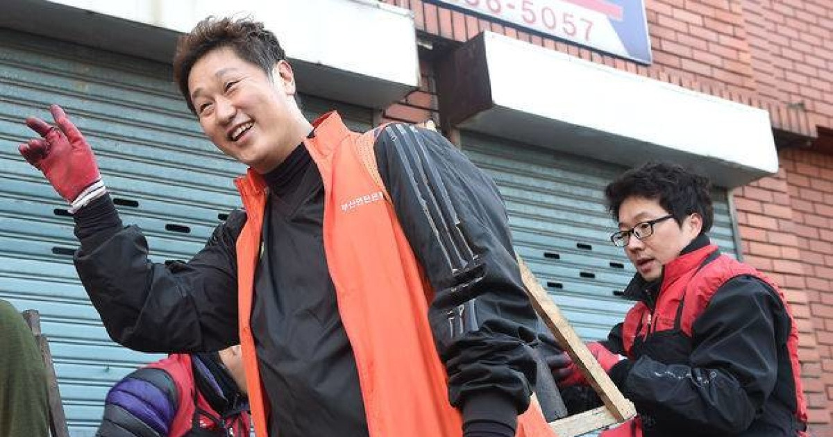 20년째 연탄을 든 사나이…'빅보이' 이대호의 겨울은 멈추지 않는다