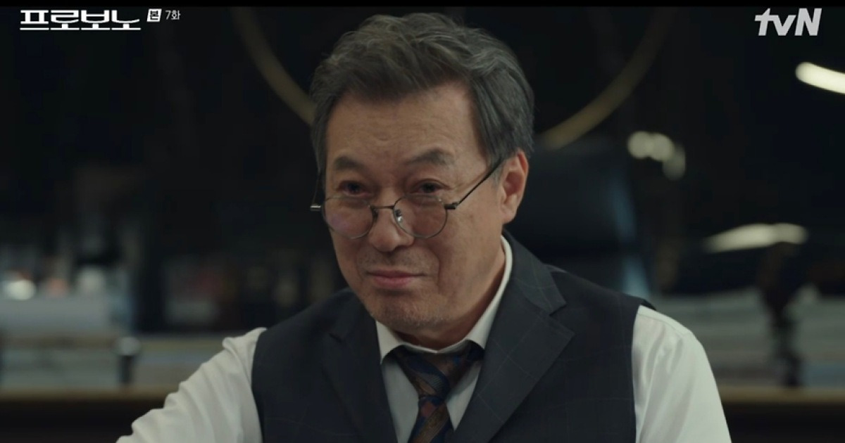 김갑수, 냉철 포커페이스로 시선…정경호와 팽팽한 내기 전쟁(프로보노)