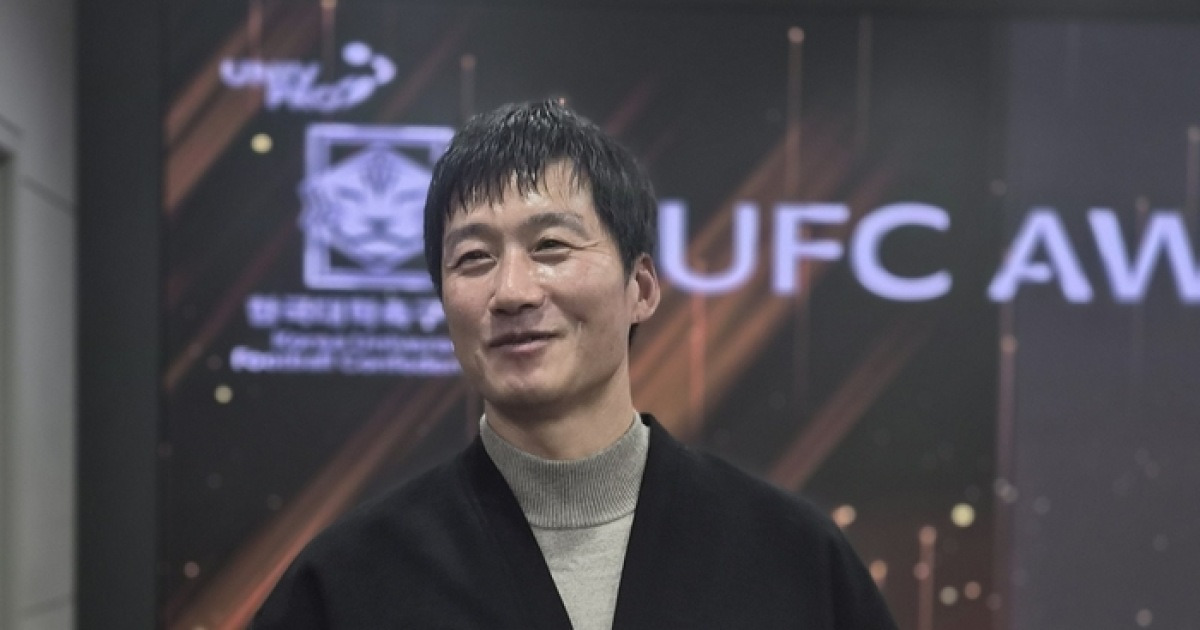 모교 아주대서 열린 대학 축구 시상식에 ‘깜짝’ 등장한 이정효 감독 “대학 축구 ‘관심’ 갖고 계속 지켜보겠다”[SS현장]