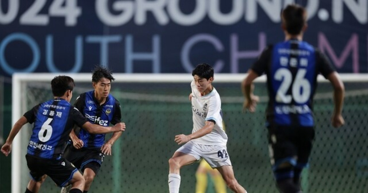 [오피셜] 오산고서 프로 직행! '제2의 김주성-황도윤' 나오나?... FC서울, '韓축구 U-18 출신' 고필관-손정범 콜업