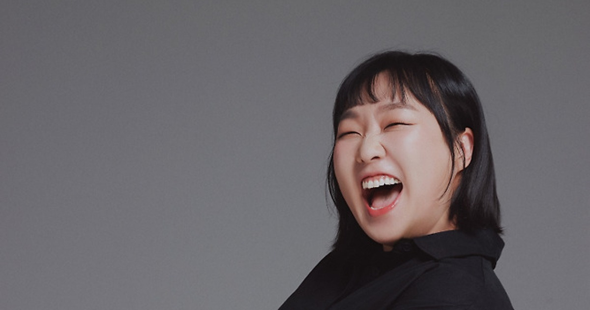 [단독] 이수지 “올해 열심히 달렸다, 이 길 잘 가고 있구나 싶어” [2025 연말인터뷰]