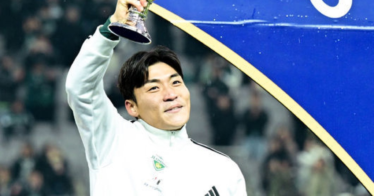 ‘코리아컵 MVP’ 박진섭, 챔피언 전북 떠날까…中매체 “중국팀이 연봉 세 배 제안”