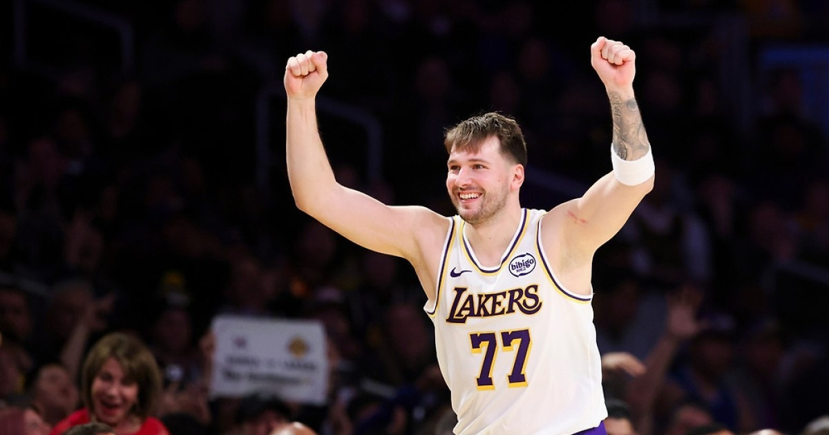 돈치치·제임스 58점 합작…NBA 레이커스, 3연패 끊고 시즌 20승