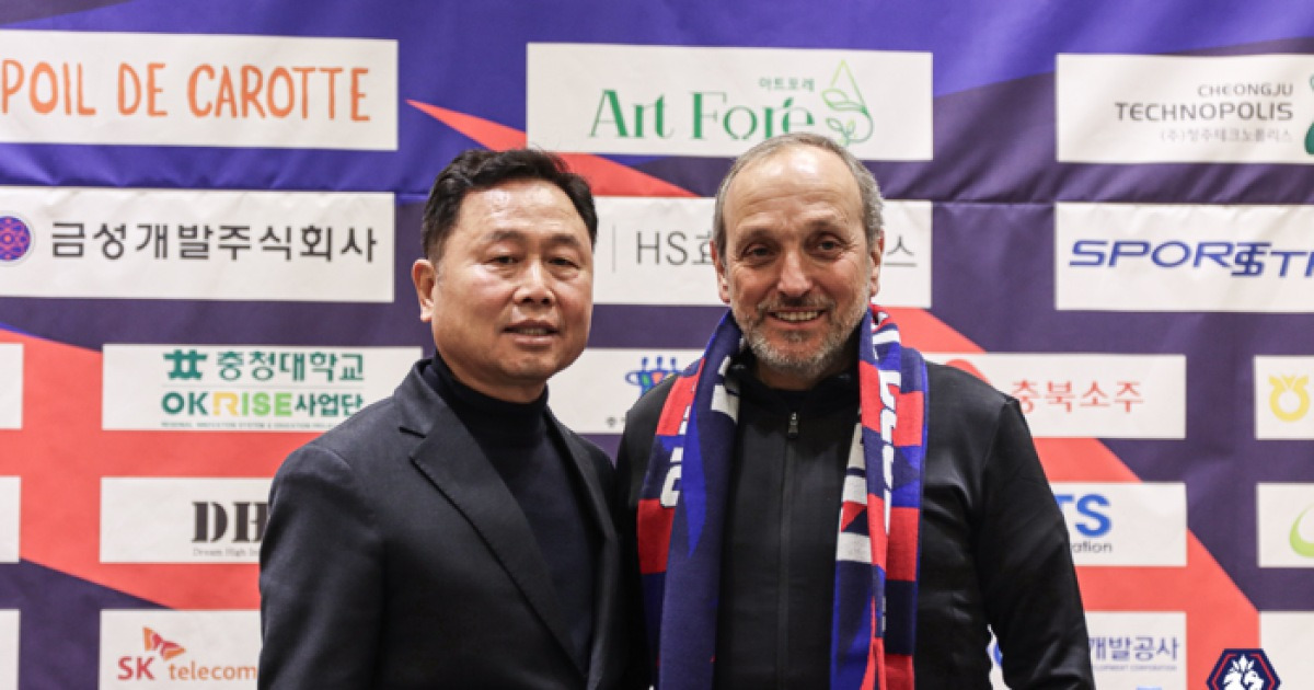 [오피셜]충북청주 ‘깜짝 외인 사령탑’ 선임…플라멩구·포르투 거친 마누엘 레이스
