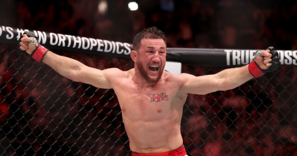 맷집 괴짜, 최초의 아시안男 챔피언, 더블 챔프까지 다 제쳤다…2025 UFC 올해의 파이터는 누구?