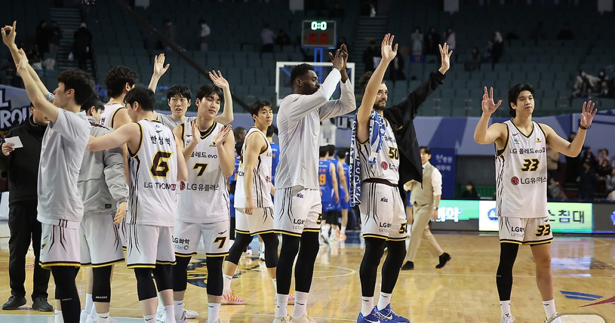 프로농구 선두 LG, 삼성 80-62 완파…20승 선착