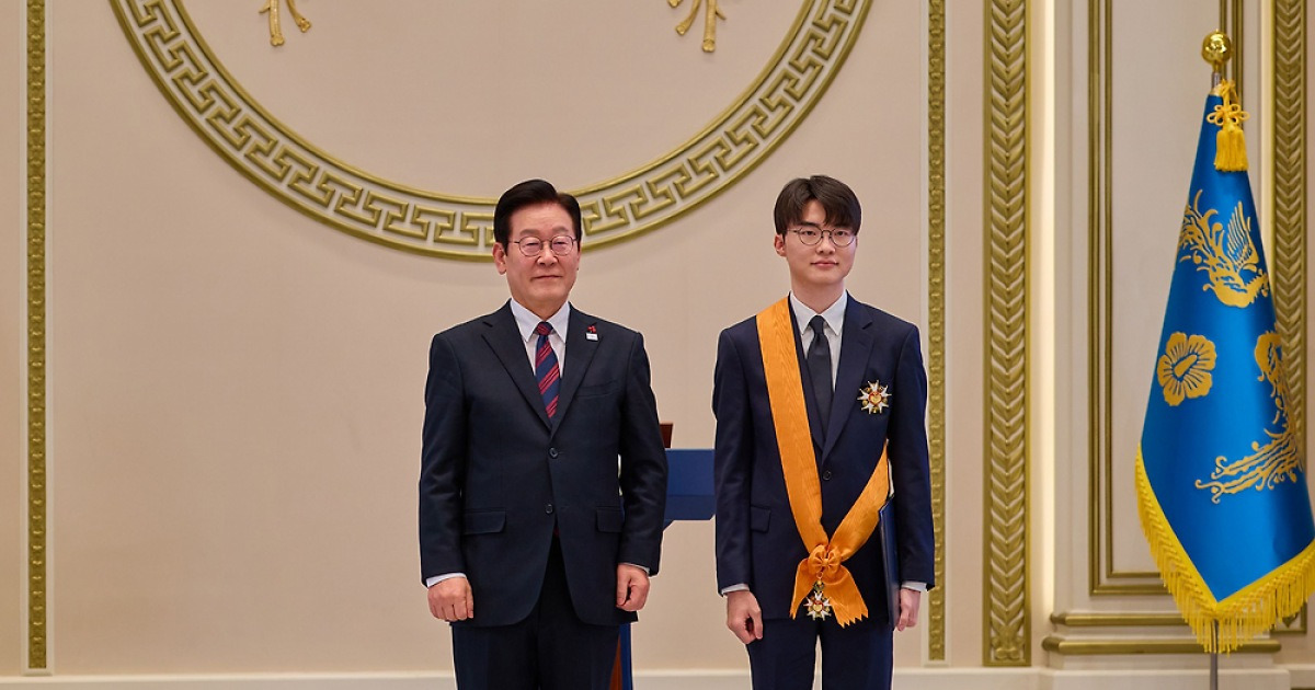 체육훈장 청룡장 수훈 '페이커' 이상혁, 경기장 안팎서 긍정적인 메시지 전달할 것