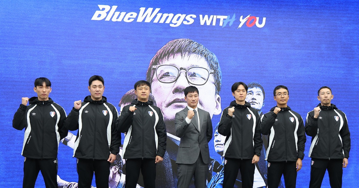 돈 보다 '사단'에 더 진심인 '낭만 감독' 이정효…영입 막전막후