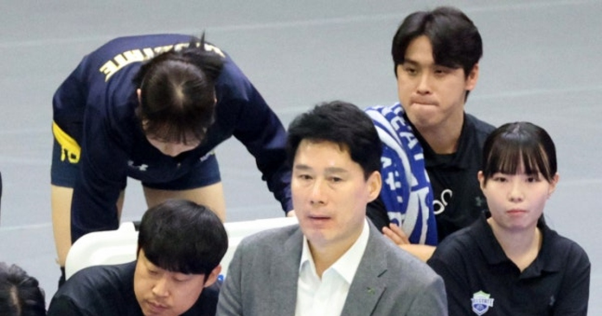 "우리가 너무 못했다" 이틀 휴식 후 9연승 좌절, 현대건설 사령탑 '체력 아닌' 다른 패인 꼽았다 [수원 현장]