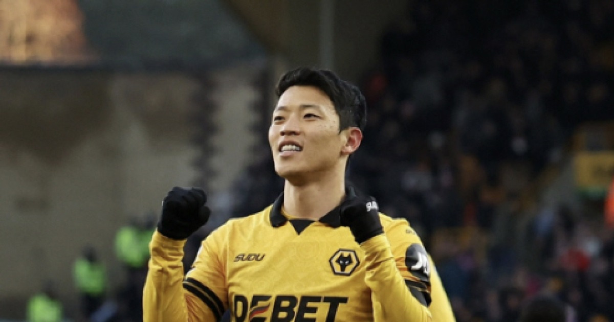 '강등 확률 99.84%' 꼴찌 탈출 열쇠 '1골 1도움' 황희찬→아쉬운 부상 OUT...울버햄튼 20경기 만에 첫 승, '경질 압박' 누누의 웨스트햄 3-0 제압