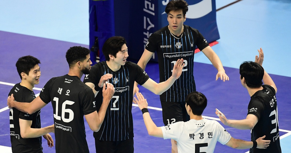 선두 경쟁 불붙었다! 현대캐피탈, '러셀 OH 승부수' 대한항공 셧아웃 제압 [인천 리뷰]