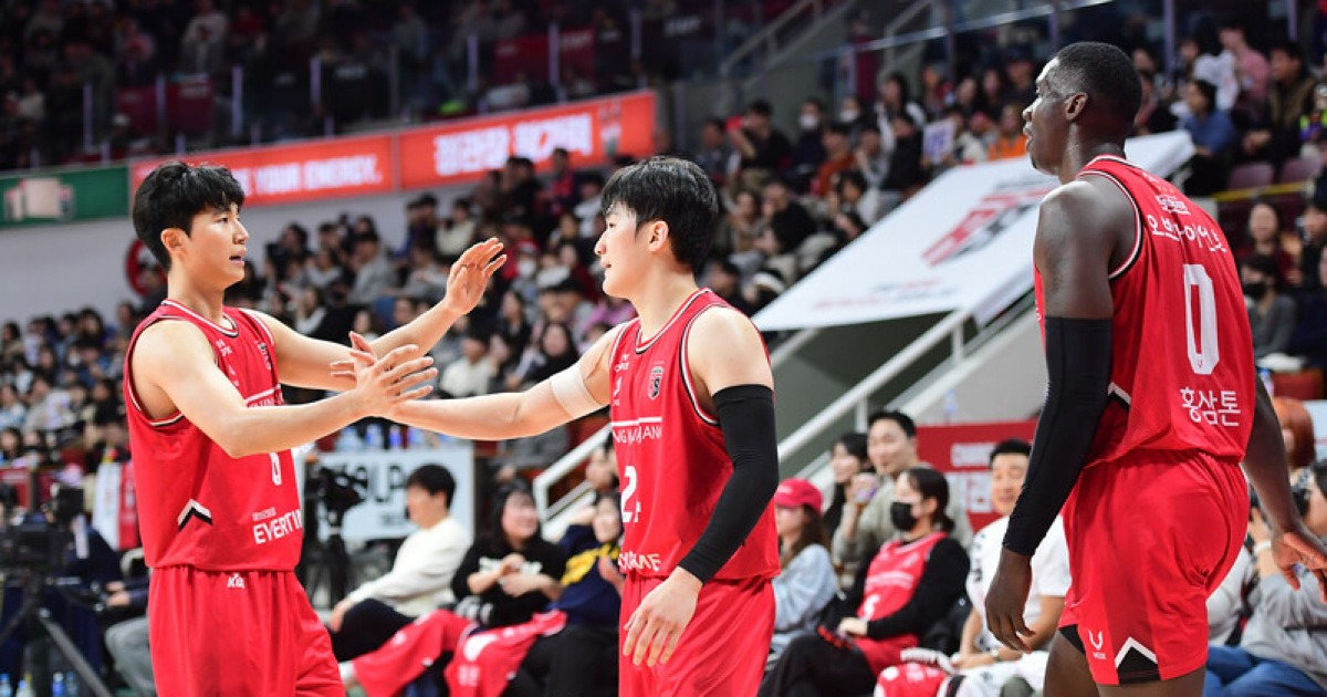 [BK 리뷰] ‘2026년 부스팅!’ 정관장, KCC 4연패 늪 빠뜨려...선두 LG와 1.5게임 차