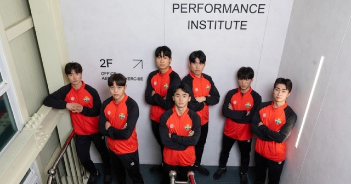 강원FC 2026시즌 신인 7명 영입… 골키퍼 김정훈도