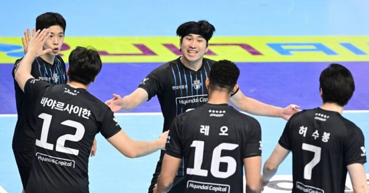 허수봉 ‘선봉’ 현대캐피탈, 1위 대한항공 완파