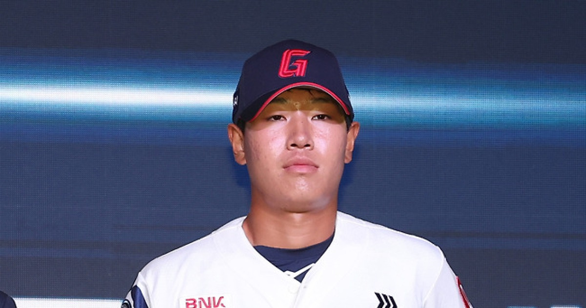 ‘신인왕 배출 단 한 명’ 롯데-SSG, 2026년 더 바라게 될 신인왕 트로피