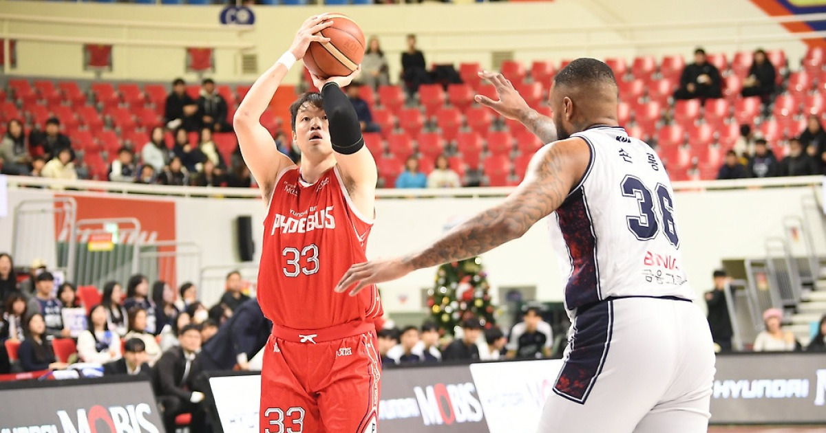 이승현 30점-16리바운드...8위 현대모비스, KCC 잡고 홈 8연패 탈출