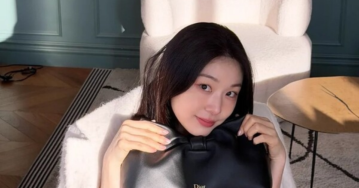 "금메달 딴 지 15년 지났잖아" 일본 또 열광했다… '피겨 퀸' 김연아 향한 극찬 일색 "한층 더 귀여워, 이게 새해 선물"