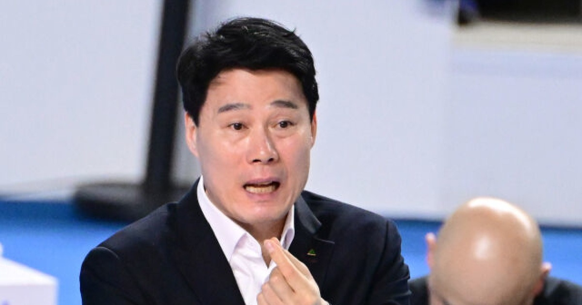 속수무책 '참패', 이례적인 '코트 미팅'까지..."경기력 너무 안 좋았고 반성해야 한다" 강성형 감독의 깊어지는 한숨 [MD김천]