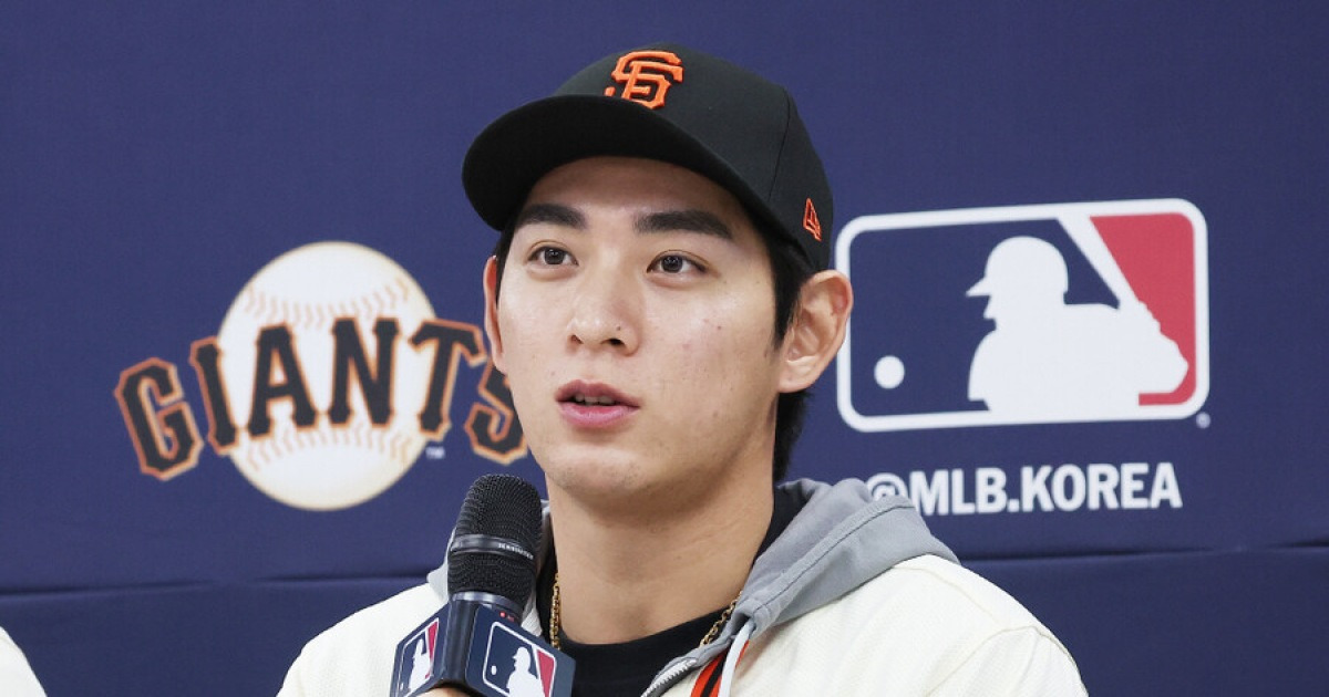 SF 사령탑은 왜 이정후 인성에 감동 받았나…"감독님, 제가 호텔에서 가져왔어요"