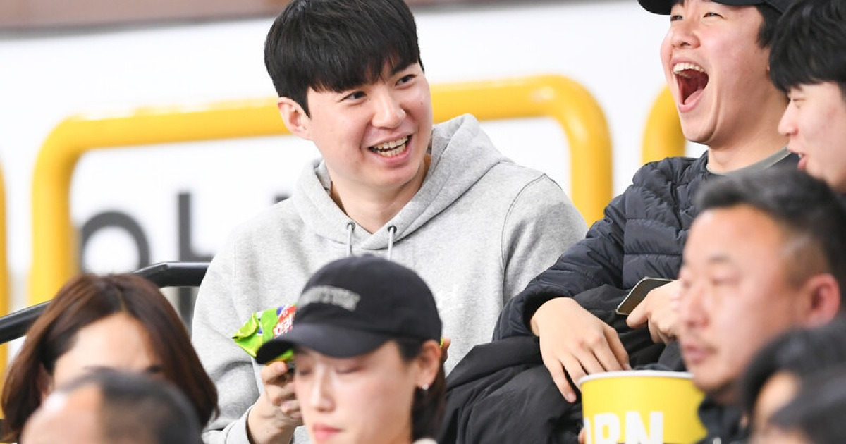 이현중, 올스타 휴식기 맞아 창원 방문 → 조상현 감독 “LG 계약하러 왔나?(웃음)”