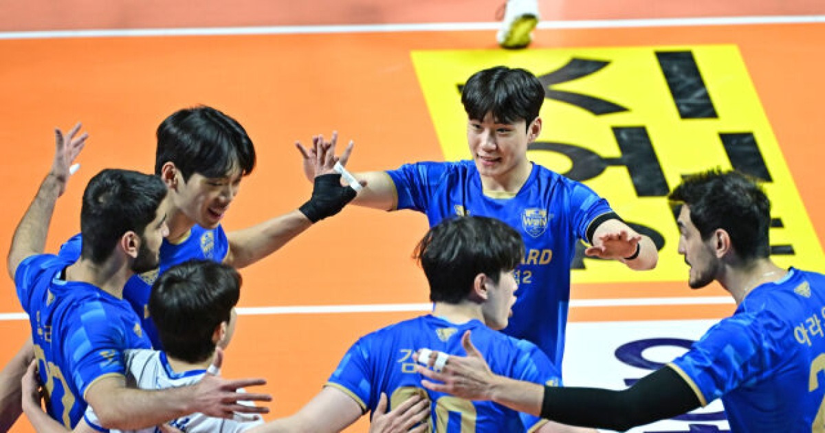 선두도 쓰러뜨리는 ‘박철우 매직’! 우리카드, 1위 대한항공 셧아웃 완파하며 연승 성공 [MD장충]