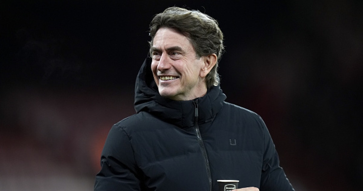 토트넘 감독이 아스널 컵을 쓰네, 프랭크 감독 황당한 실수