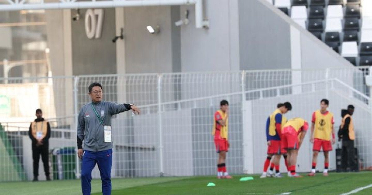 이란과 비긴 이민성 U-23 축구 감독 "레바논, 반드시 잡겠다"