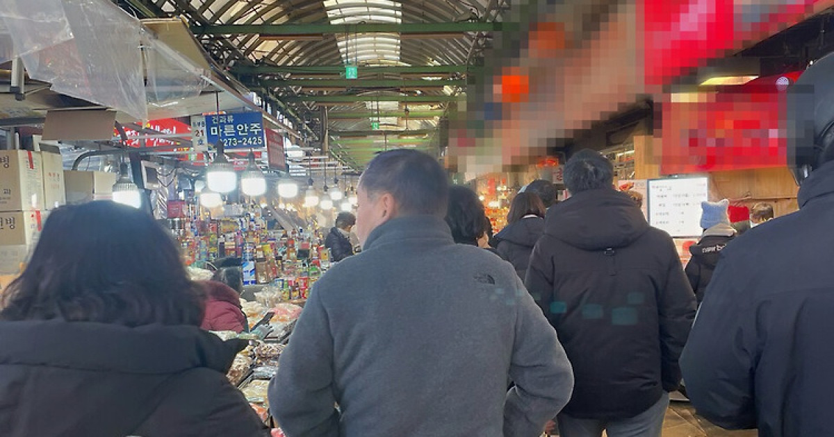 [르포] 広蔵市場での「ユーチューバー」価格つり上げ論争、2か月経っても依然として問題