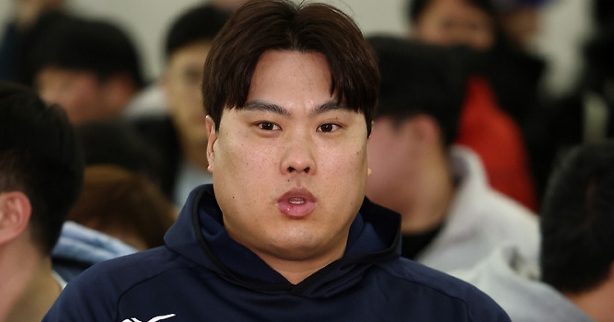 '도쿄참사 줄줄이 은퇴 선언' 왜 류현진은 기꺼이 태극마크 달았나…"무겁습니다, 자랑스럽고"