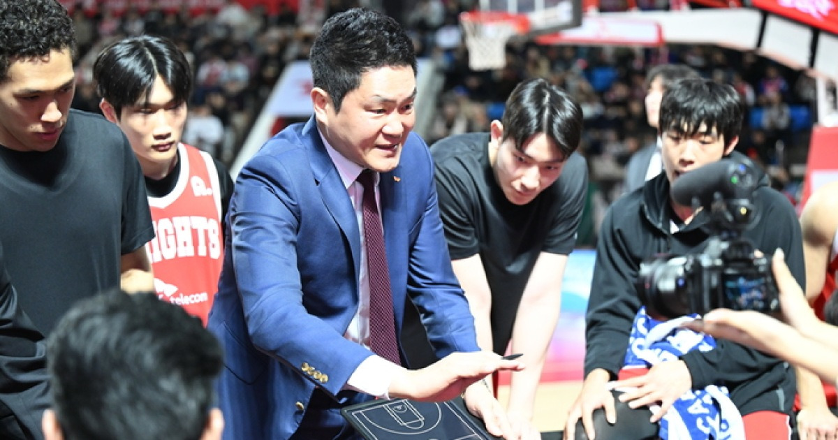 SK 전희철 감독 “스틸 당하면 포기할 게 아니라 끝까지 쫓아가야” 쓴소리 [SS잠실in]