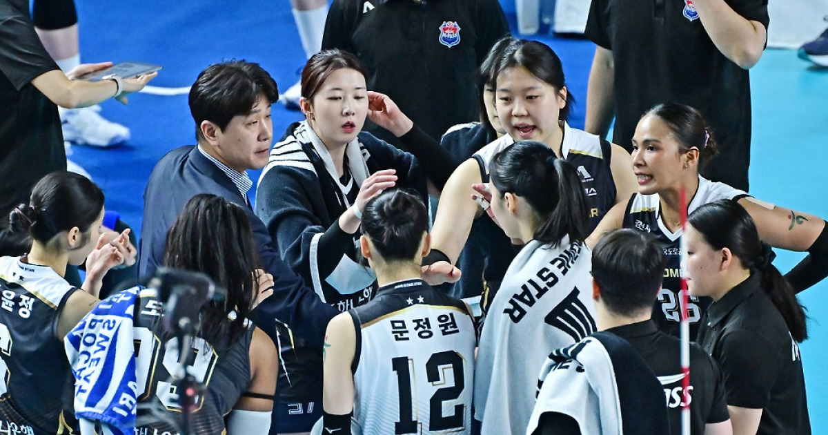 시즌 첫 매진에 '김천 불패'도 이어졌다…"선수에게는 큰 힘이죠"