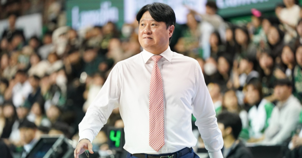 문경은 수원 KT 감독 경기 전 모습