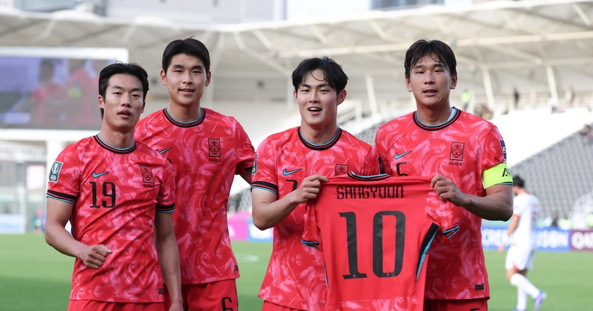 ‘강상윤 위로 세리머니’ U-23 대표팀, 레바논전 4-2 역전승…빈공 탈출 성공