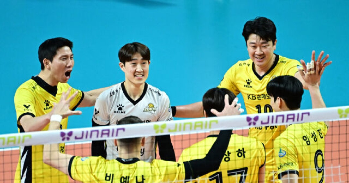 KB손해보험 2연승→3위 탈환... 스페인 특급 2시즌만 트리플크라운 작렬, 우리카드 3연승 저지 [MD장충]