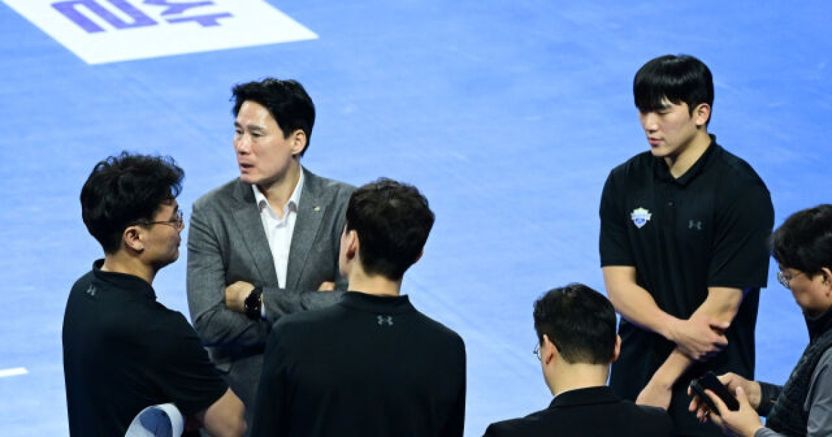 “우리 팀에 감정이 있어서 이러나?” 신사가 단단히 뿔났다, 강성형 감독의 유례없는 격노 [MD화성]