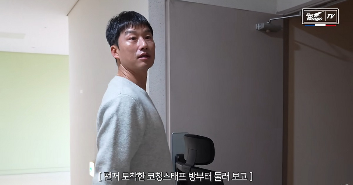 이정효 감독, 코칭스태프 방부터 챙겼다…"엘레베이터가 있어! 이야" 수원 삼성 클럽하우스 시설에 깜짝